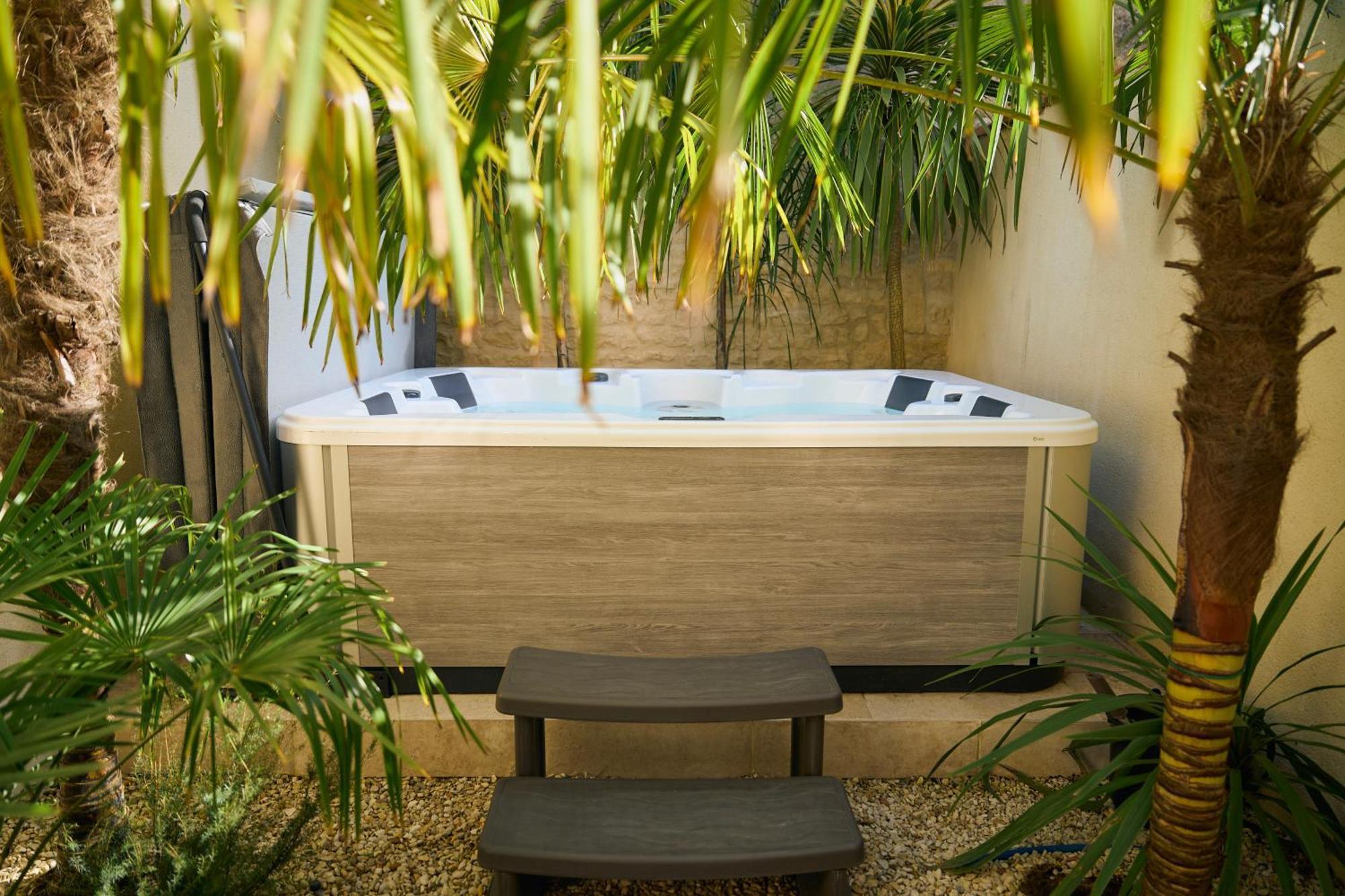 Suite Atypique - Jacuzzi Privatif En Centre Ville De Cognac Zewnętrze zdjęcie