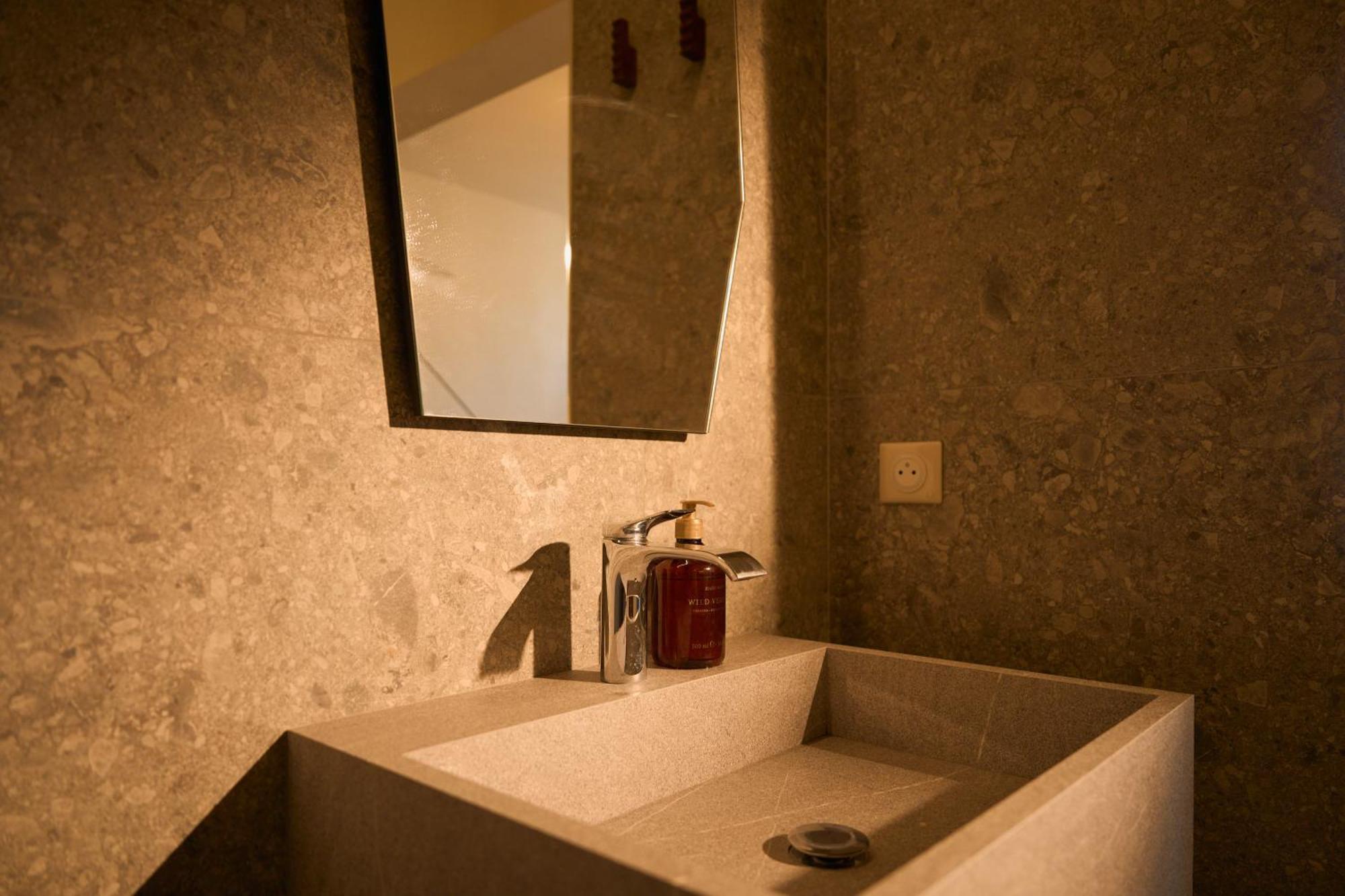 Suite Atypique - Jacuzzi Privatif En Centre Ville De Cognac Zewnętrze zdjęcie